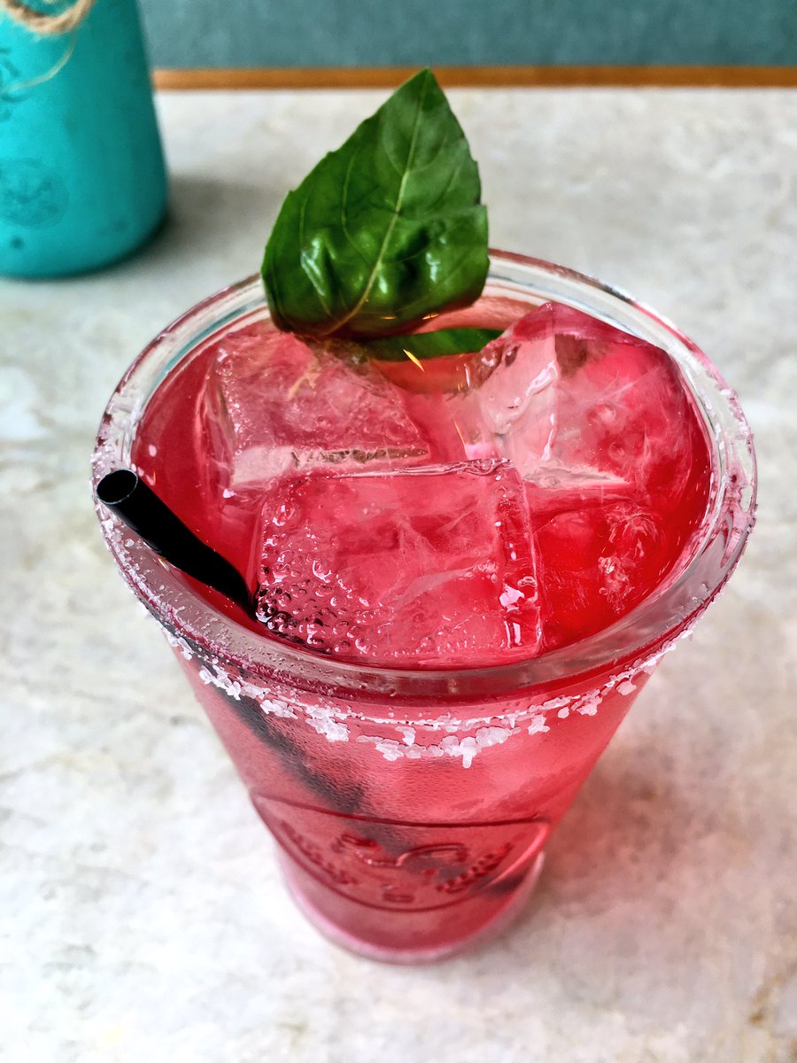 HeatherStormTV's tweet photo. Chipotle Tofu Tostada & Hibiscus-Cucumber Margarita @TocayaOrganica #healthymexican #organic #margarita #santamonica #travelocal #socal https://t.co/bE0hKWMJQy
