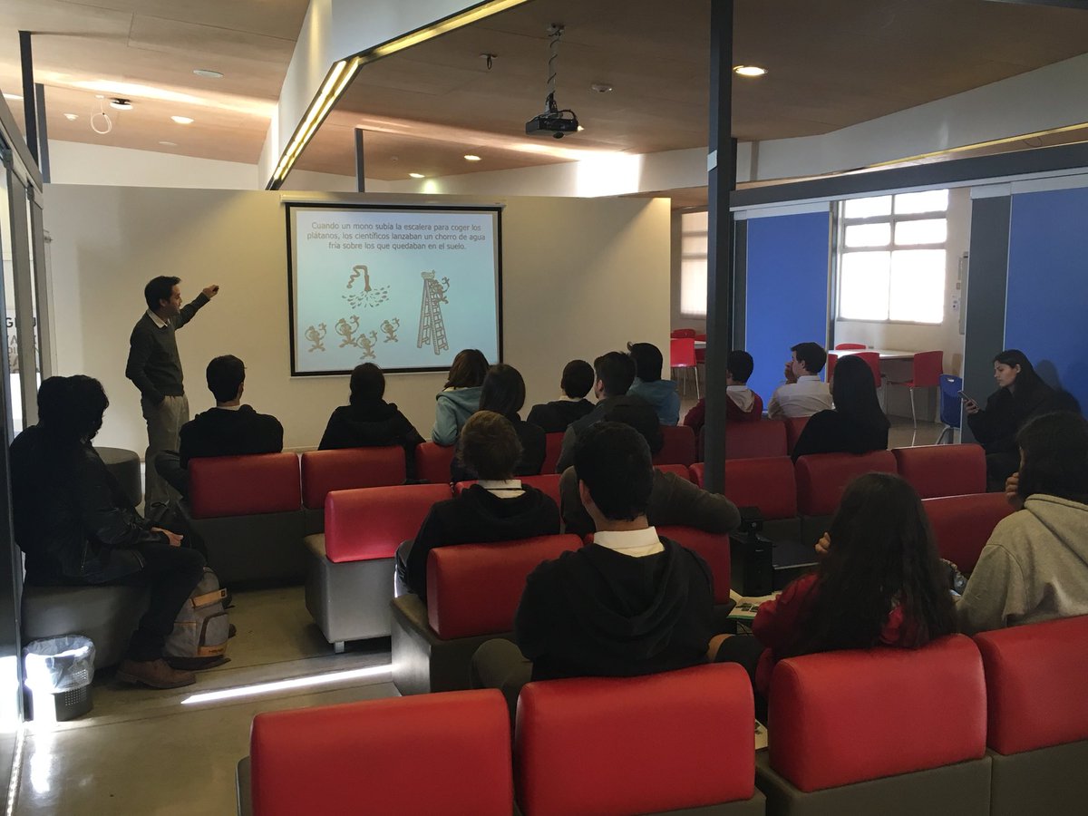 GarageUAI's tweet photo. ¡Con todo! “Emprendedor por un día” en #GarageUAI. Excelente jornada de trabajo con alumnos de IV Medio 👍🏻 @UAI_Admision https://t.co/2cuXtv0syv