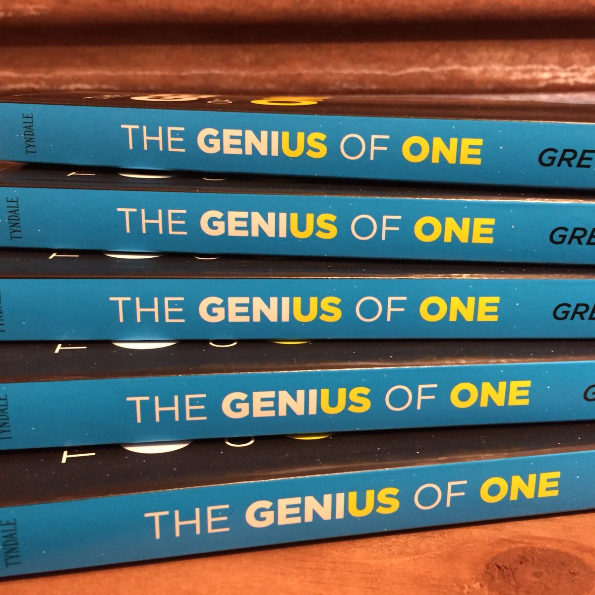 crossingstl's tweet image. Order 5+ #geniusofone from Amazon then redeem downloads at geniusofone.com for invite to meet &amp;amp; mingle with @gbholder this Sunday.
