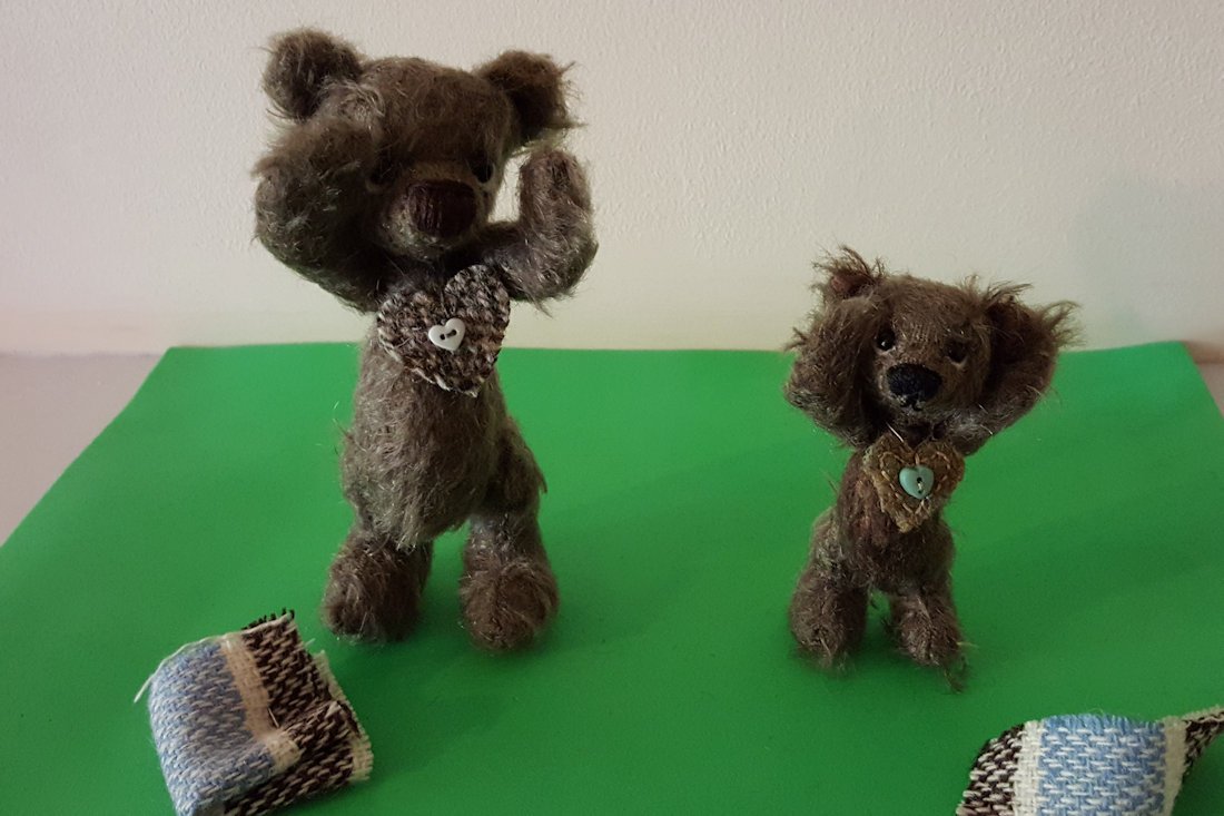 Stretch both paws, one then relax then two and relax. Doing well at #keepfits