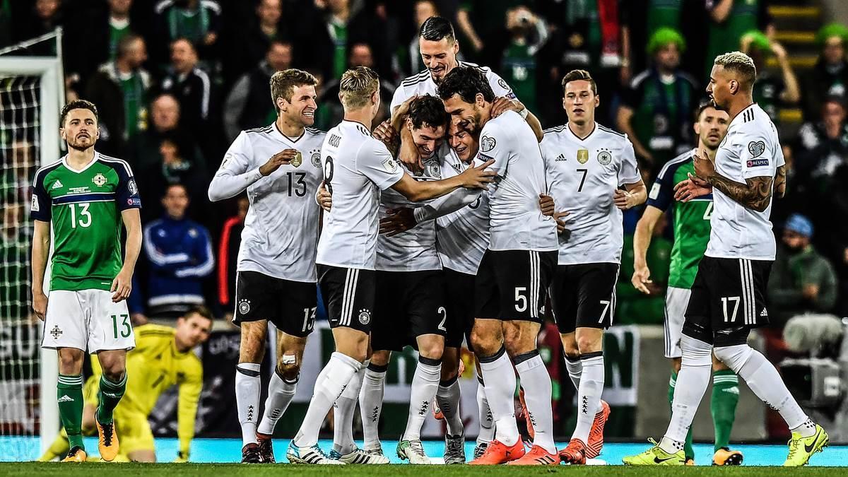 #NIRGER: Deutschland für #WM2018 in Russland qualifiziert - Sieg gegen Nordirland ebx.sh/2y5MN1v https://t.co/zmbW3ObYBt