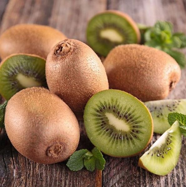 IsaMoleroV's tweet photo. Esta fruta me encanta por lo rica y saludable que es. ¡Soy #KiwiLover! https://t.co/YyCYdiNt4x