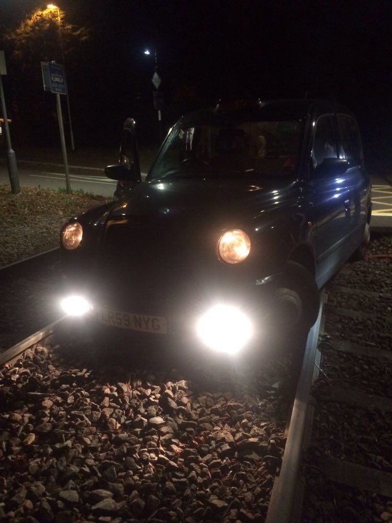 2StopsPlzBoss's tweet photo. @KennyBurto @HCTEuk @PatrickRaeburn @TflRUseless yeah but you end up on tram tracks, #knowledgefail https://t.co/WPXYGn83aU