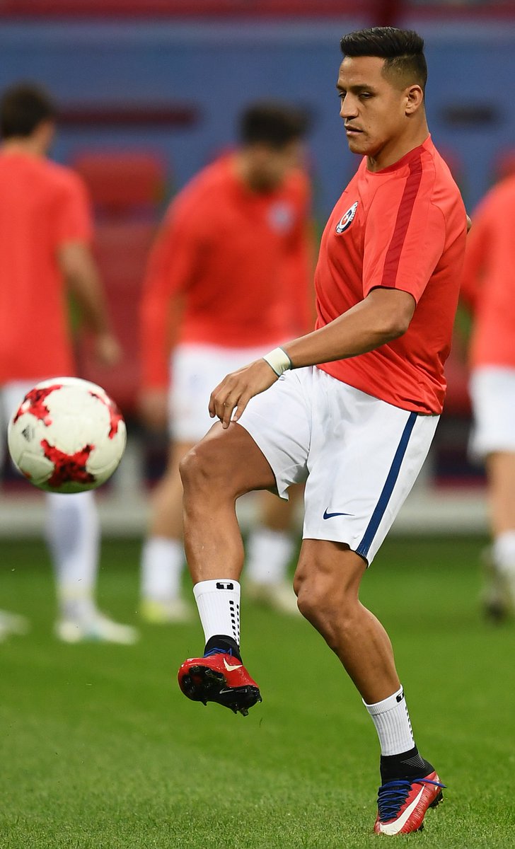 Arsenal's tweet photo. These 2️⃣️ will be in action for their countries later on...

Buena suerte, lads 🇨🇴🇨🇱 https://t.co/y0UkpDNNUx