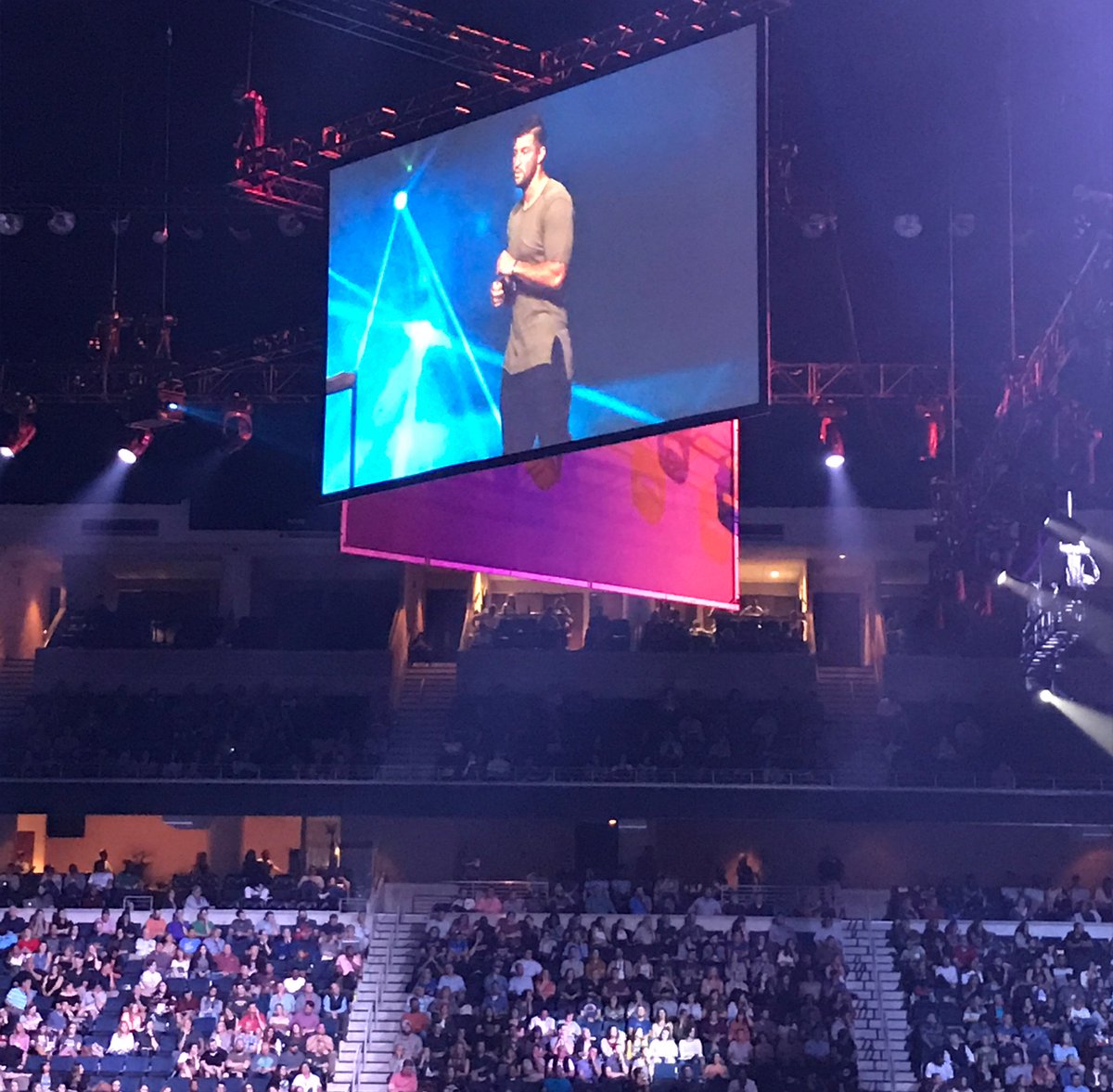 ronmccants's tweet photo. Tim Tebow at #catalyst17. 
First time I ever remember clapping for a gator. 😜 https://t.co/qcSmNYpKbD