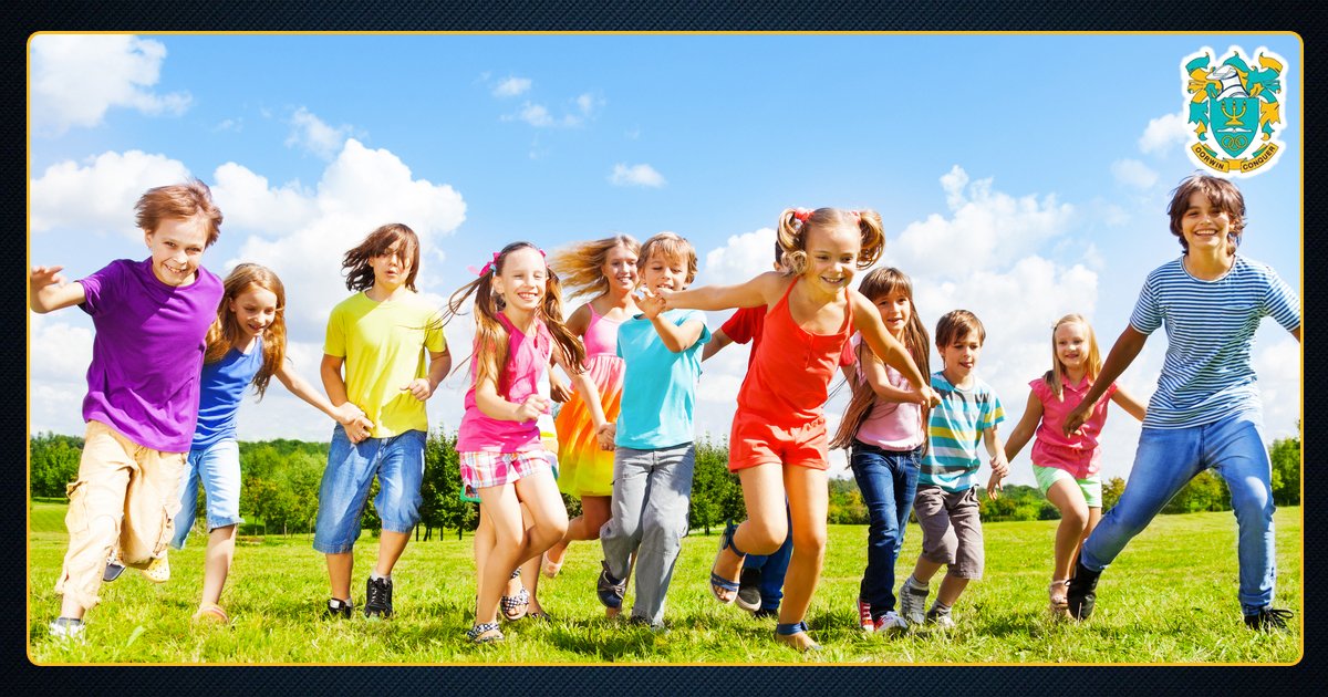 OuteniquaP's tweet photo. We wish all our #students and their #parents a #HappyFriday and a great #weekend. #GardenRoute #OuteniquaPrimary https://t.co/Na5MZhba0M