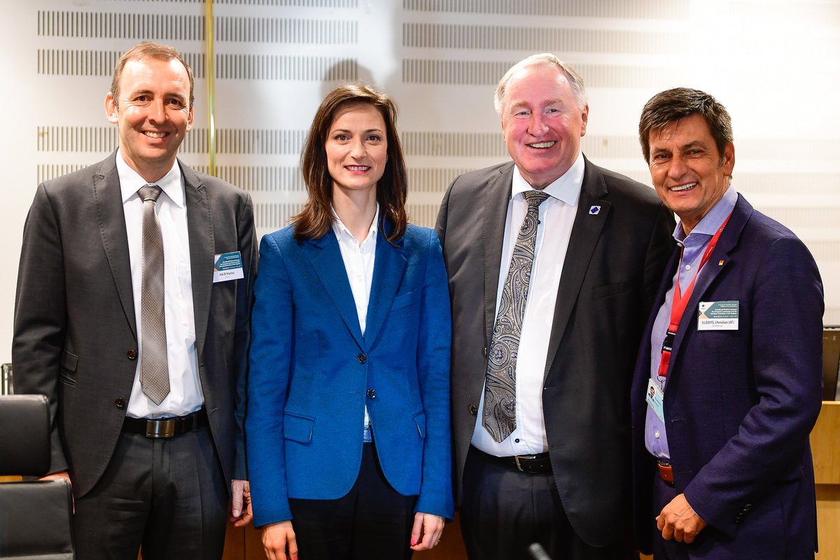 New initiative to help bring fast internet to remote #EUregions. Learn about the #Broadband Platform bit.ly/2zk5iNK <a href="/EU_CoR/">European Committee of the Regions</a>