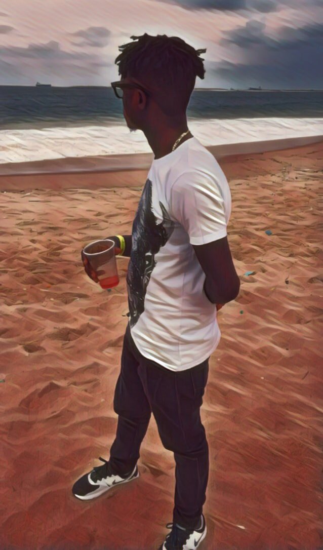 adecamboy's tweet photo. Waiting on #Weekend like... Watch @Cocoiceofficial video #FeelingMaP — https://t.co/4Xjkm4Y04P