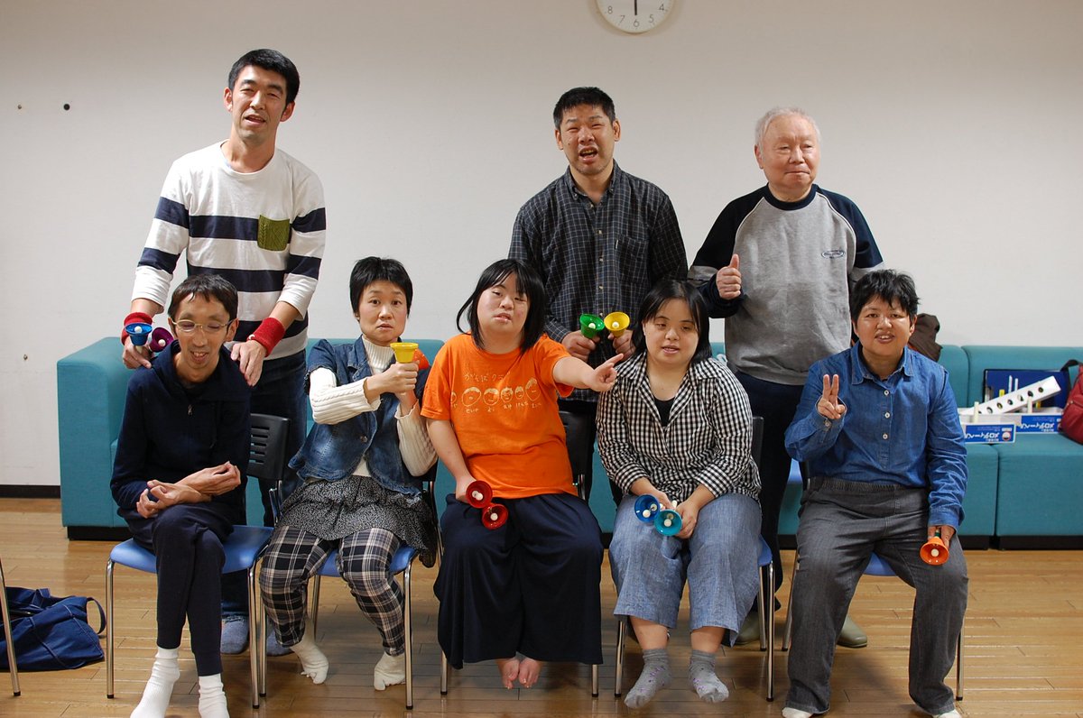 向日市社会福祉協議会 グループリレー紹介 37 ハンドベルグループ スマイル の皆さんは 毎週木曜日に向日市福祉会館で 余暇活動の一環としてハンドベルの練習をされています 現在は 11月5日に開催する社協まつりで演奏するために nhk朝ドラ 向日市社会福祉協議会 グループリレー紹介 37 ハンドベルグループ スマイル の皆さんは 毎週木曜日に向日市福祉会館で 余暇活動の一環としてハンドベルの練習をされています 現在は 11月5日に開催する社協まつりで演奏するために nhk朝ドラ