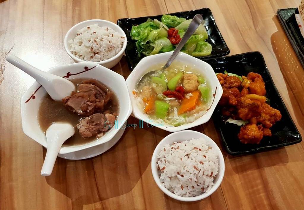 estr_with_us's tweet photo. Dinner set for 2 person .
.
.
.
#estrwithus #food #welovetoeat🍴 #followus☝️ #tweetus #foodoftheday #oct2017 #midv… https://t.co/H2chdnwQQm https://t.co/ACwdzQ35Tq