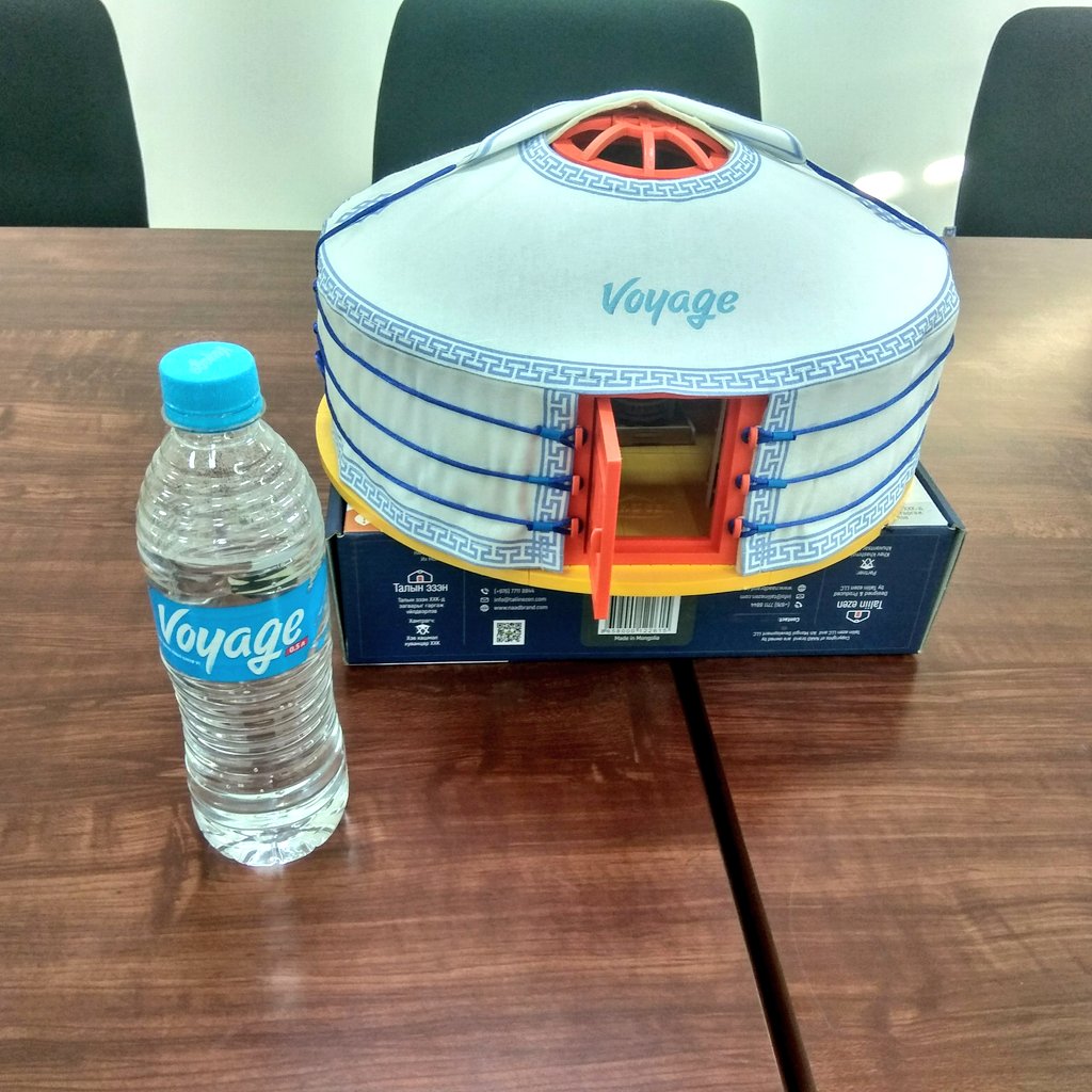 Монгол гэрээ хурлынхаа өрөөний хойморт залчихлаа. Захиалгаар лого хэвлэж өгөөд бас хүргээд өгчихдөг юм байна. СУПЕР!! 🇲🇳🇲🇳💪💪