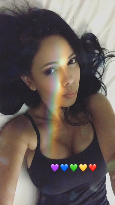What a day, y'all. Happy to be in my bed. 🌈 Hope you all had a great day 🖤 Sweet dreams! https://t.c<a href="/tag/humpday"class="tags"><span>#humpday</span></a><a href="/tag/playmate"class="tags"><span>#playmate</span></a><a href="/tag/meow"class="tags"><span>#meow</span></a>