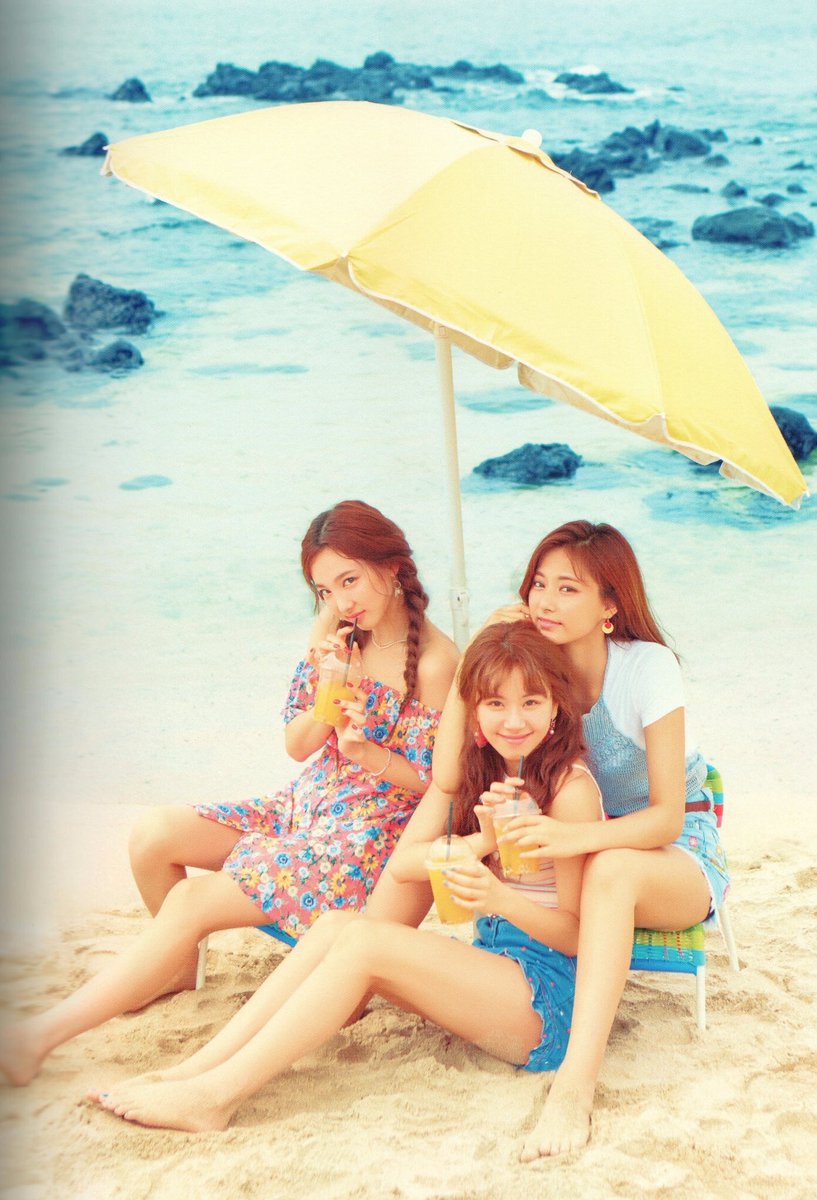 nayeonpiczx's tweet image. [SCANS] TWICEZINE Jeju Edition 🌴 #nayeon #chaeyoung #tzuyu