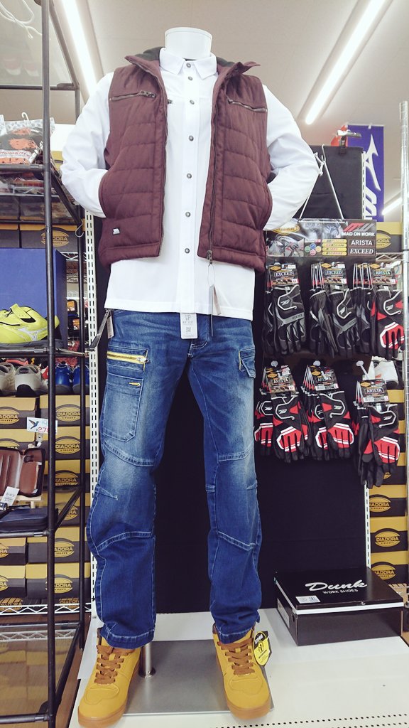 Uzivatel 作業服の日興 伊勢﨑店 Na Twitteru 今月もやってまいりました 作業服で出来る私服コーディネートコーナーでござる 寅壱の大人気シリーズ40シリーズ カーゴパンツ と寅壱の25シリーズ ベスト を使ってみたでござる 皆様の商品を選ぶきっかけになれば