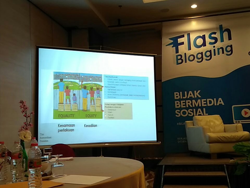 curhatdecom's tweet photo. Contoh kesamaan perlakuan #TemuBlogger #FlashBlogging https://t.co/KdtivX5hJK