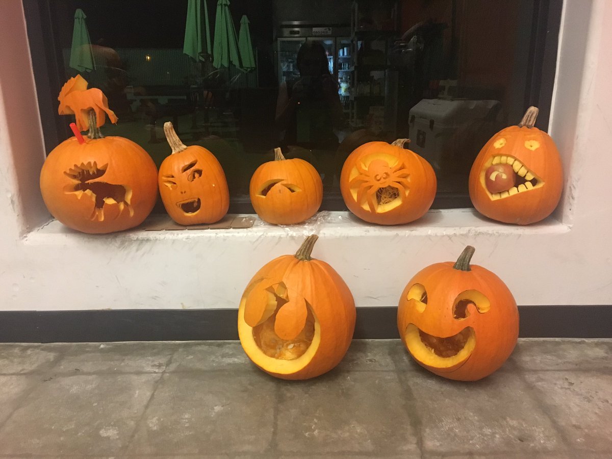 itaintali's tweet photo. #Pumpkin party today at work. Guess which one is mine! https://t.co/nSUsb7kDZc
