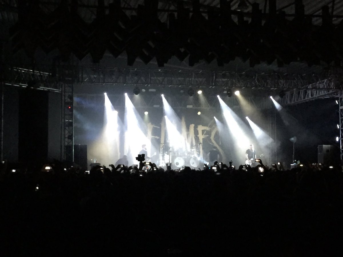 JArvizu5's tweet photo. Comienza el concierto de 🔥@InFlames_SWE 🔥 en el @PabellonCuervo #InflamesMX cobertura @QuarterPress https://t.co/aHpvZEM4ep