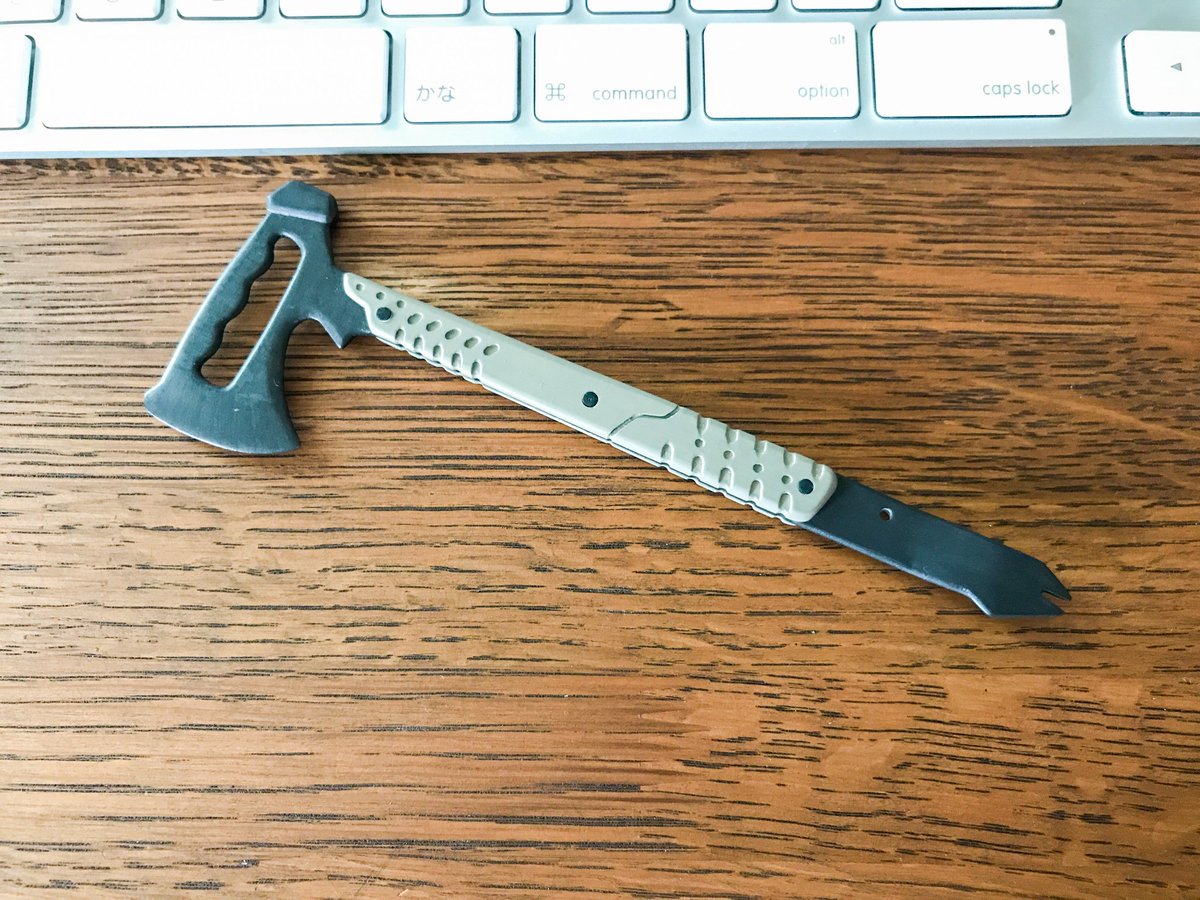 ろくさ 1 3斧祭り 言われるまで斧に見えない と言われた某ガーバーのダウンレンジ トマホーク 先日の福岡アイドールでアリスが携行してたけど気づいた人少なそう T Co Ttxcjzldxy Twitter