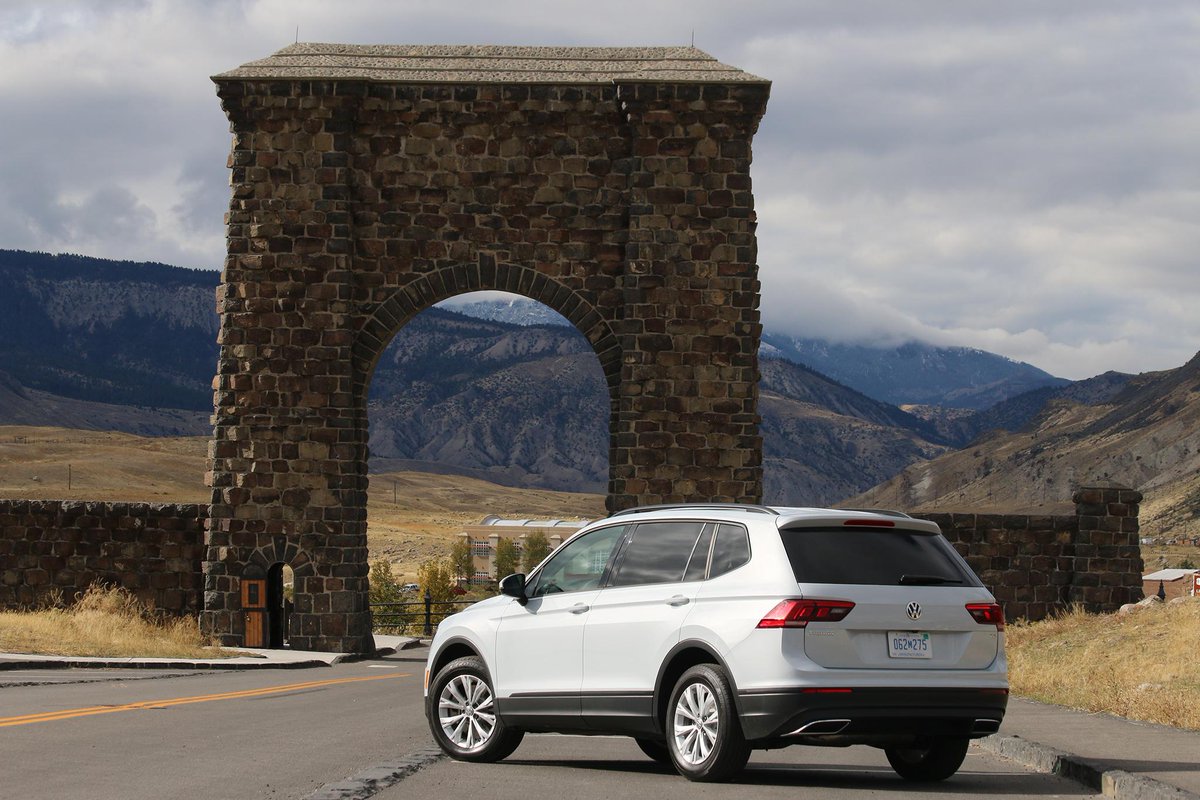 Automobile Magazine We Spent Two Days In Wyoming With The Vw Tiguan S And Atlas Sel The Two Are Handsome And Good To Drive T Co Oh7vx0edgp T Co 3hjlljuem3