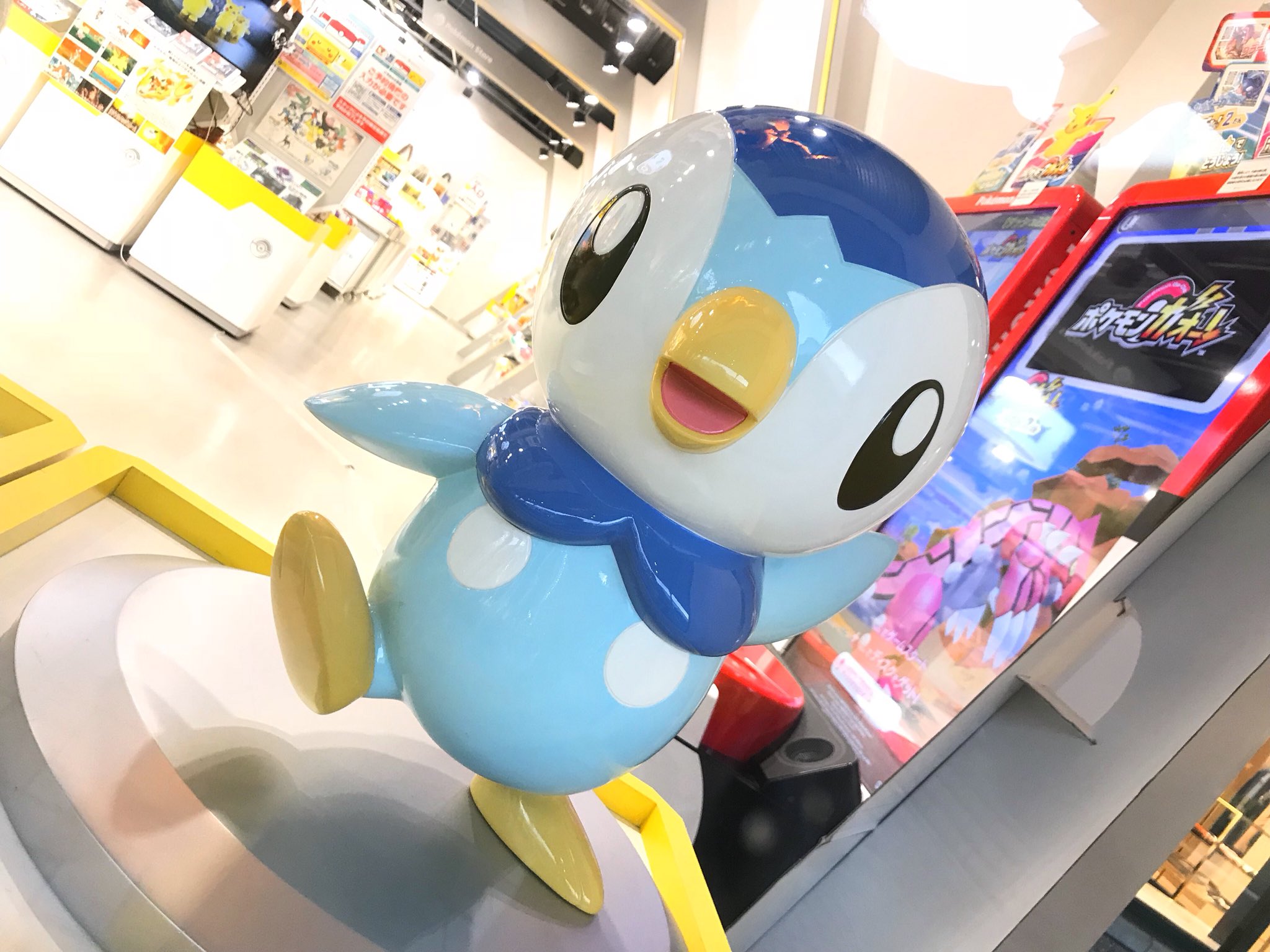 ヒノッチ サッポロのポッチャマ ロゴ現役を引退したカロスの３匹と一緒にポケモンストア御殿場店に集合チュウ T Co Qpprbpxmp1 Twitter