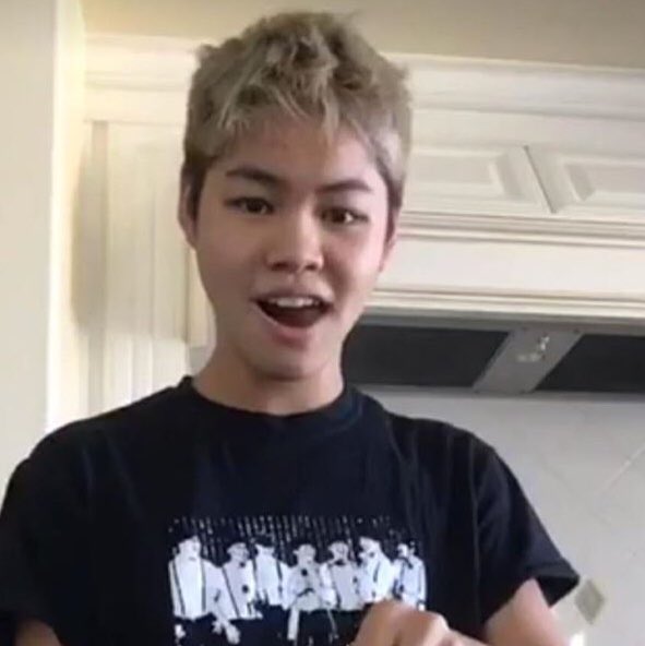 seanssunshine's tweet photo. the prettiest silver haired boy in all of the land 💗💖💞💕💝💓💘 https://t.co/OMjRZkOnwJ