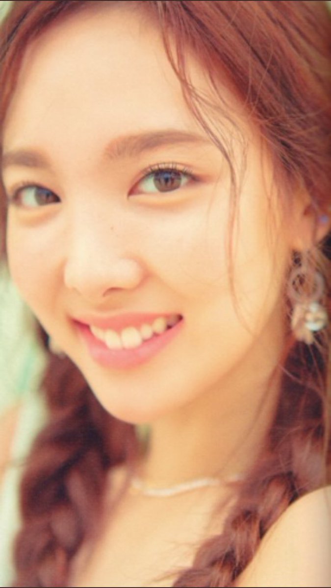 nayeonpiczx's tweet image. [SCANS] TWICEZINE Jeju Edition 🌴 #NAYEON #임나연