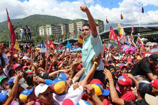 mmolinapsuv's tweet photo. #13Oct @JEHYSONGUZMAN cerró campaña en #Mérida y aseguró que triunfará el domingo #15Oct https://t.co/tK1gpGSGYC   @PSUVMRD @MervinMaldonado https://t.co/bQJzM5PMyT