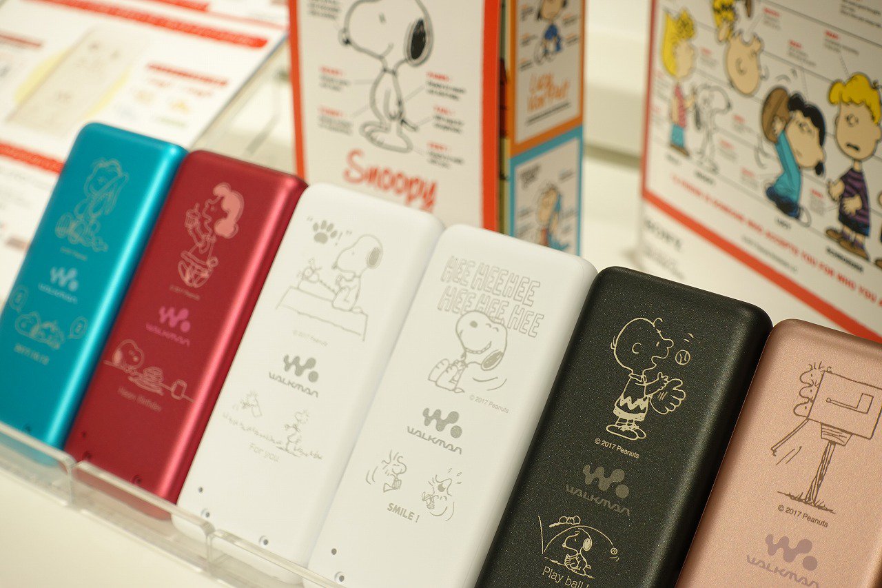 ソニーストア 札幌 Twitterren スヌーピーウォークマン展示中 選べる6種類のデザイン 好きな色 お好きなメッセージを刻印okで世界に１つのウォークマンに 12月22日 金 10時まで お客様のご自宅へお届けとなります T