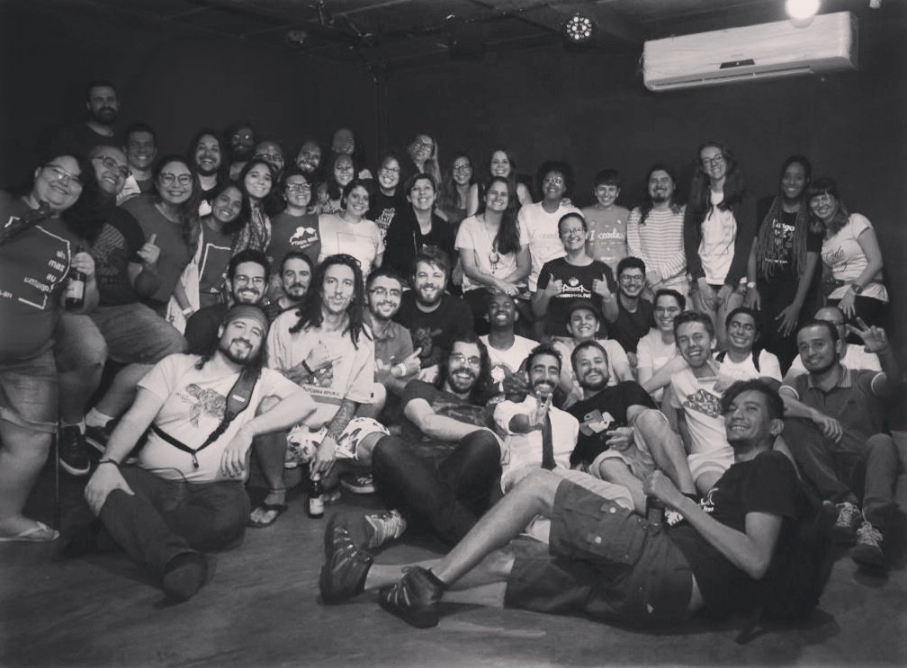 KatiaNakamura's tweet image. Conexão Anitas na @pythonbrasil 13! ✨💛 #pybr13 #conexaoanitas #uaipython
