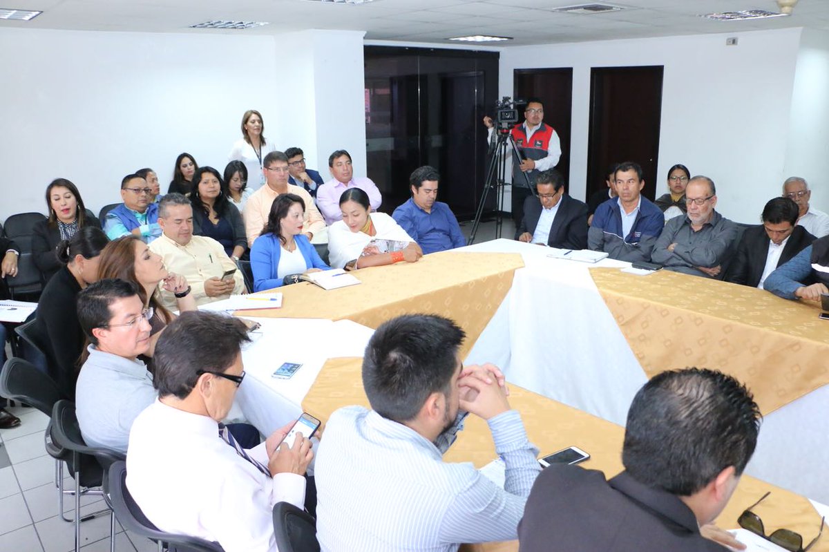 SaludImbabura's tweet photo. Delegación de salud participó en gabinete provincial @goberimbabura  para fortalecer el trabajo interinstitucional  #Imbabura #SomosSalud https://t.co/n6VrXZyigv