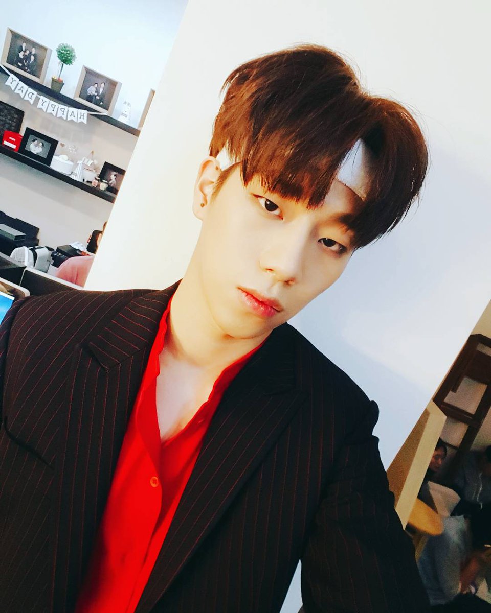 KNKBrazil's tweet photo. [#TRAD] 12.10.17 - Tweet de Youjin.

Voltando para o futuro ~_~
#KNK #Youjin #De #Volta #Ao #Futuro #20th #Century #BoyAnd #Girl https://t.co/rwpzy2a3oG