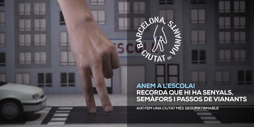 barcelona_cat's tweet photo. Al carrer, els vianants tenen prioritat. A les zones escolars, més precaució amb els infants. #CiutatDeVianants https://t.co/Hf6MTbiM1K https://t.co/9nRXNgHkC9