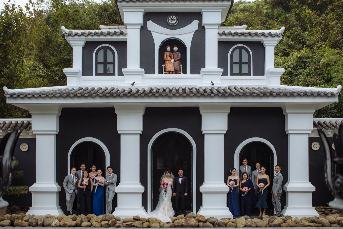 Intimate moments make this #destinationwedding truly memorable. wp.me/p5E4LF-ilw 
#vietnam #wedding #weddingday