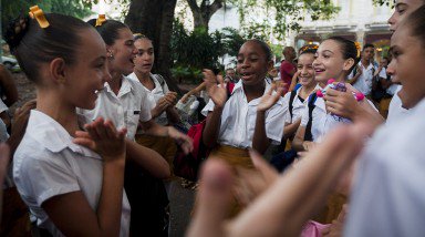 #Cuba EmPODERemos a nuestras niñas cubahora.cu/sociedad/empod… <a href="/Gg_2014Sandra/">Sandra Gutiérrez G.</a>  @chamberohoy <a href="/leonysradio/">Leonardo Mederos</a> <a href="/lidiav67/">Lidia Viamonte Alfon</a> <a href="/MaiteVegaP/">Maite Vega P</a>  @DianelysMDewar