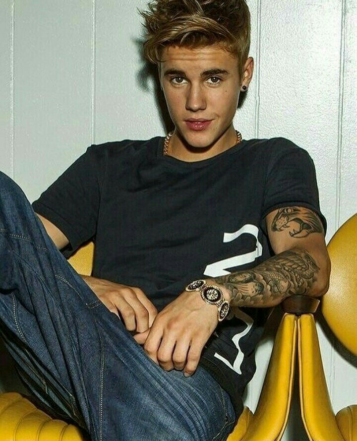 DewiSan10077019's tweet image. I do not forget and will not forget #EMABiggestFansJustinBieber