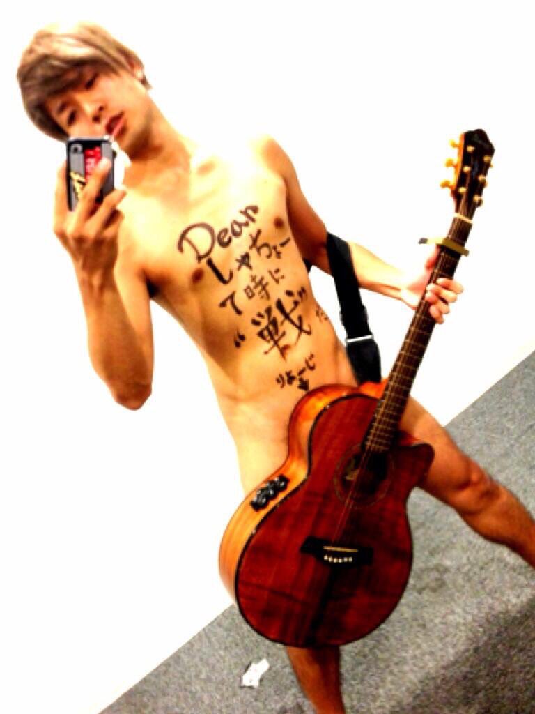 misa___sq's tweet photo. 早朝までの爆笑ミーティング(CAS)を聞いて目覚めたら太鼓の音がしてた…眠いが頑張れそうww

男ってほんまアホやんね…
でもそんな中学生みたいなノリが好きです。

#ずっと作って欲しいと思ってたファンの総称 
#RABERならぬ 
#SQUASHER 
#劇団スカッシュファン https://t.co/gNga1TY0ev