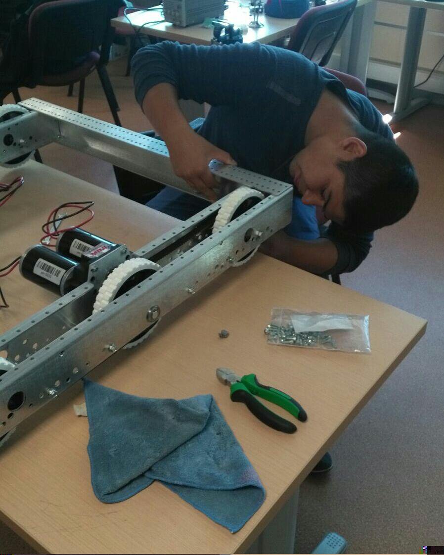 RoboGedik9022's tweet photo. Eee tabi bir yerden başlamak gerek 😊 #FRC #kickoff2017 #frcturkiye #turkishoffseason2017 https://t.co/APGWl4TCV1