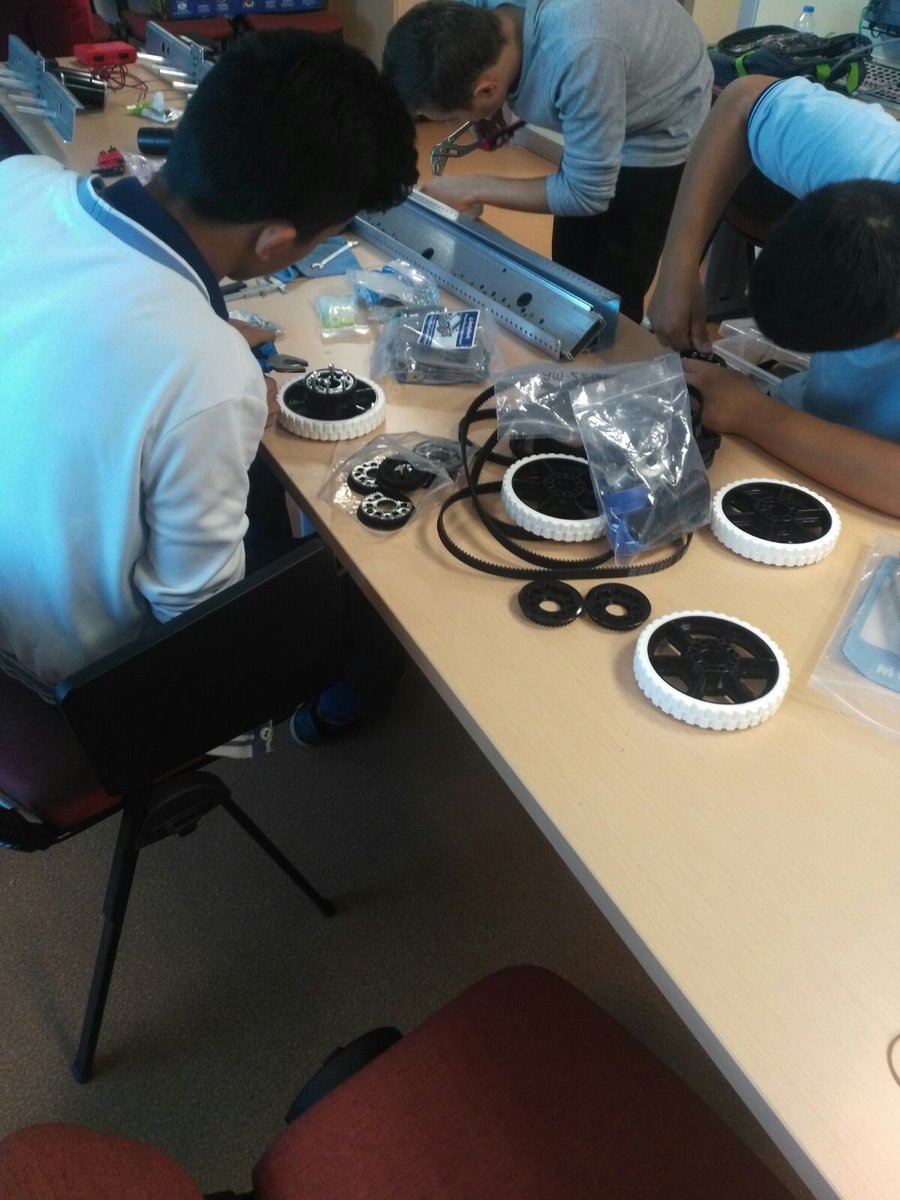 RoboGedik9022's tweet photo. Eee tabi bir yerden başlamak gerek 😊 #FRC #kickoff2017 #frcturkiye #turkishoffseason2017 https://t.co/APGWl4TCV1