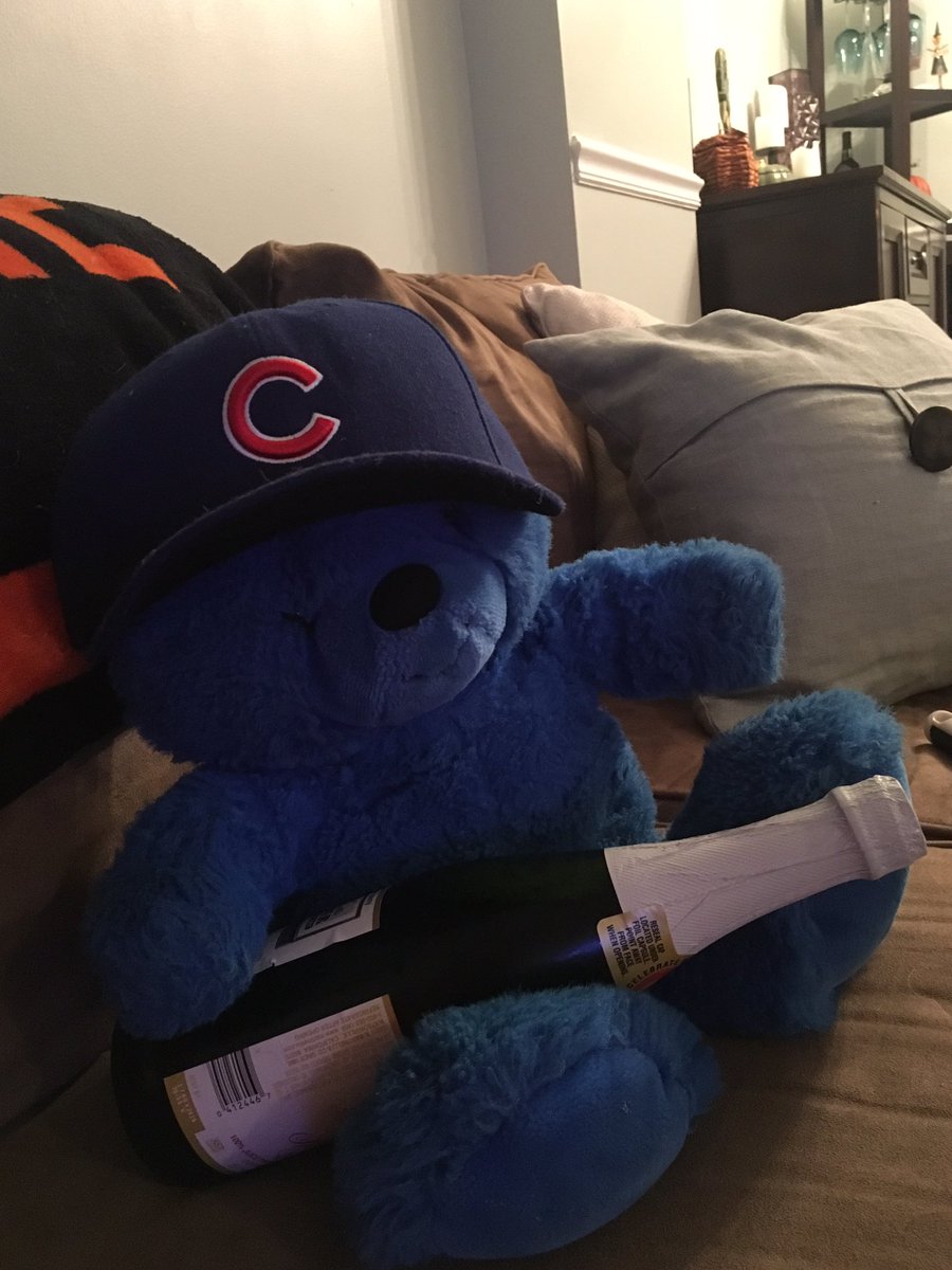 PhantomGrapher's tweet photo. @Cubs Blue Bear is ready for the NLCS! https://t.co/yLkyLmmA72