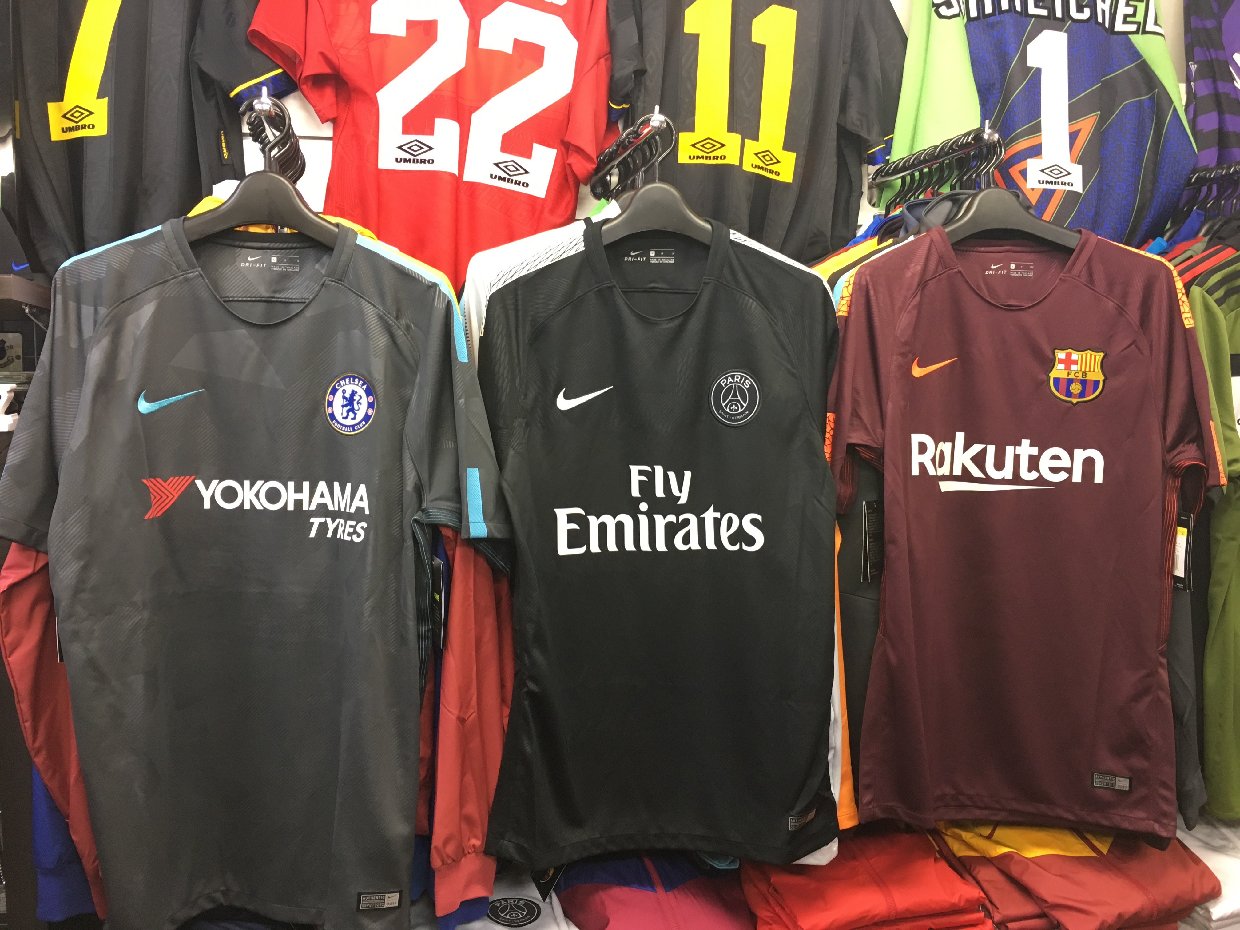 サッカーショップfcfa 実店舗open ナイキ アディダス 17 18 3rdユニフォーム入荷 Nike Adidas がサプライヤーを務めるクラブチームのサードユニフォームが到着 パリ サンジェルマン バルセロナ ユベントス Acミラン 完売していた