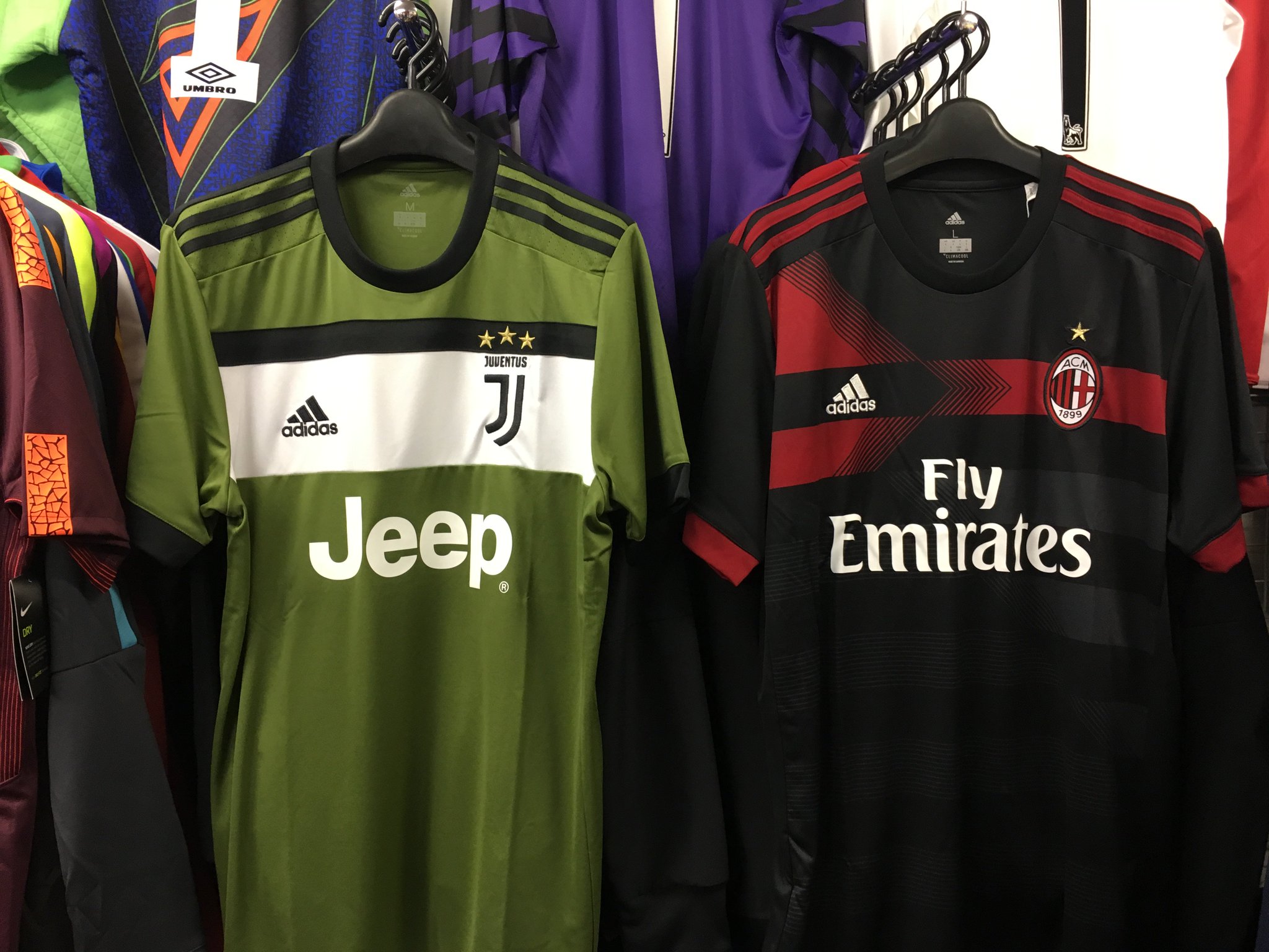 サッカーショップfcfa 実店舗open 営業時間 11時 18時 公式サイトopen Ar Twitter ナイキ アディダス 17 18 3rdユニフォーム入荷 Nike Adidas がサプライヤーを務めるクラブチームのサードユニフォームが到着 パリ