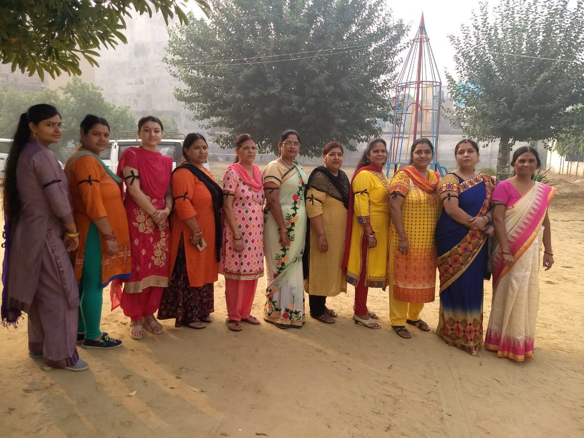 plps_School's tweet photo. 12/10/17 observed as #BlackDay by Delhi budgt schools @msisodia @PrakashJavdekar @narendramodi @ArvindKejriwal @NISAedu @plps_School https://t.co/HDvOWklFUK