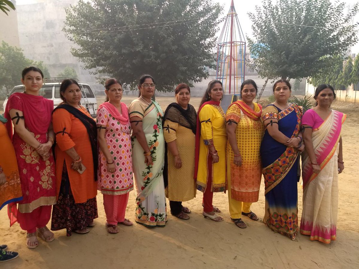 plps_School's tweet photo. 12/10/17 observed as #BlackDay by Delhi budgt schools @msisodia @PrakashJavdekar @narendramodi @ArvindKejriwal @NISAedu @plps_School https://t.co/HDvOWklFUK