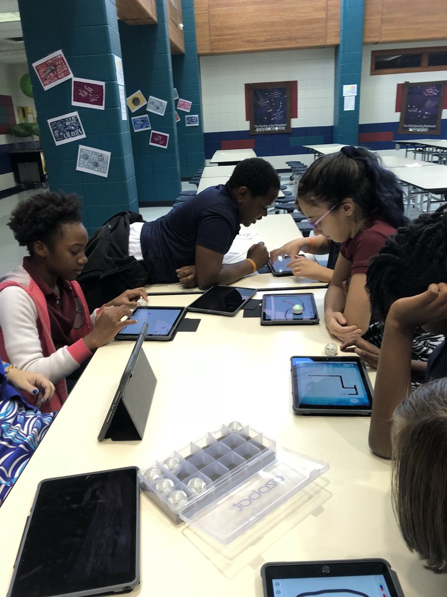 HcotaFLE's tweet photo. FLE kicked off the FIRST coding club today with some awesome 5th graders! #wearefle @OZOBOT @sukaratana_lcss @BeckyBuzzbee4me https://t.co/CZtymAci37