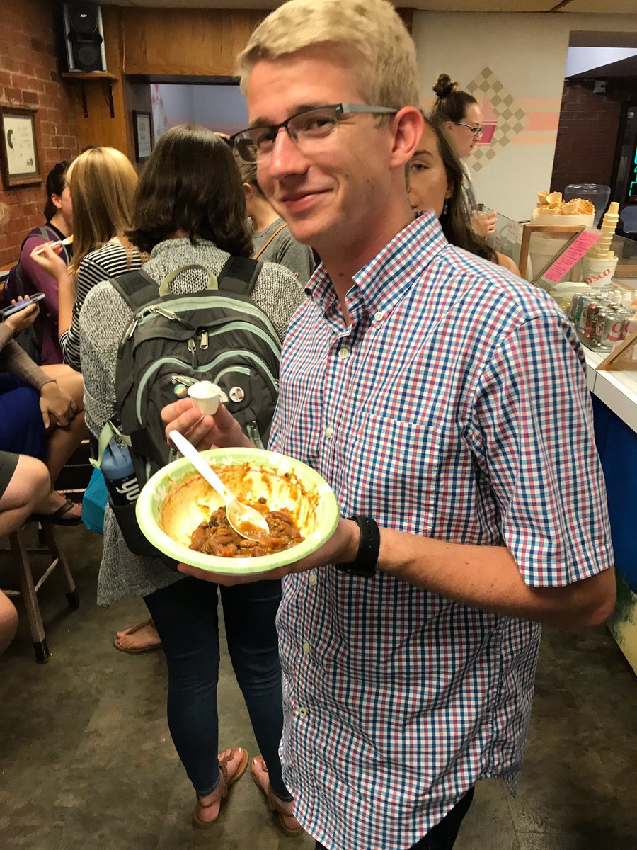 CBSFUNC's tweet photo. Why eat FroYo when you could have chili? Thanks Michael for challenging us tonight and for fearlessly eating chili wherever you want. #CBSF https://t.co/L8Y4PntttP