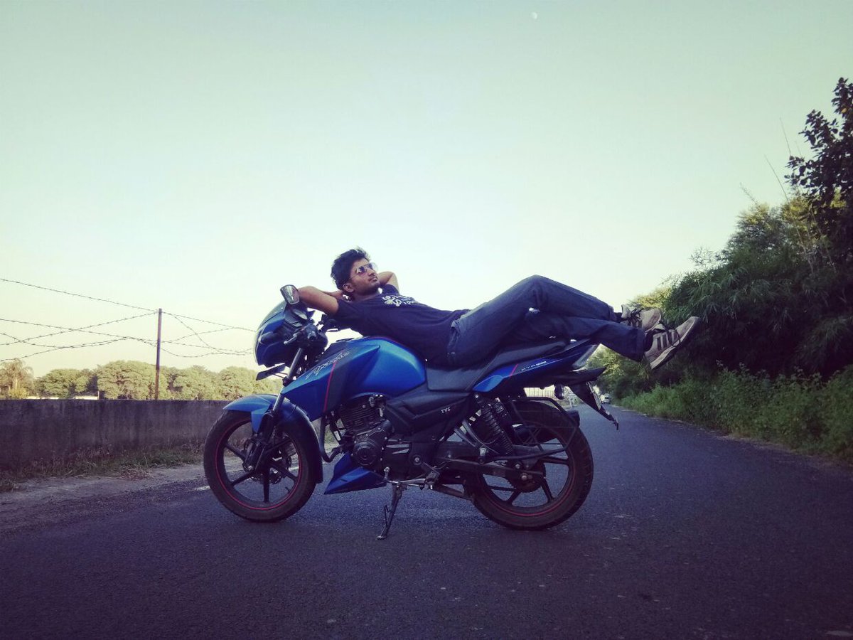 HardikHelsing's tweet photo. Hang out with friends https://t.co/1R4ZwQVQj6