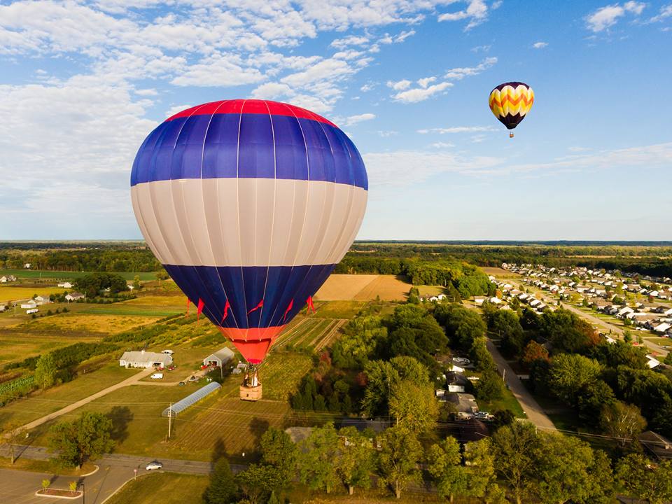 ellenbacca's tweet photo. .@NEEDTOBREATHE We're big fans! This is our balloon. Let us know if you ever want a free ride while in Grand Rapids! #WeArentCrazy #Promise https://t.co/E8LiPsjFvo
