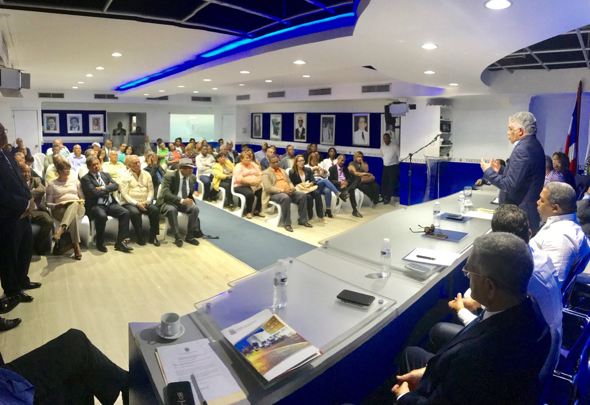 MiguelVargasM's tweet photo. Reunión de trabajo con la dirección  de @miprd de Santiago. https://t.co/OFKAQ7j6IU