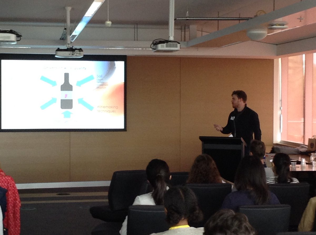 cmarcelopez's tweet image. Justin presenting #inteGRAPE shiny app (a tool to investigate terroir in wine) @EpiCSA01 @EEGG77378122.