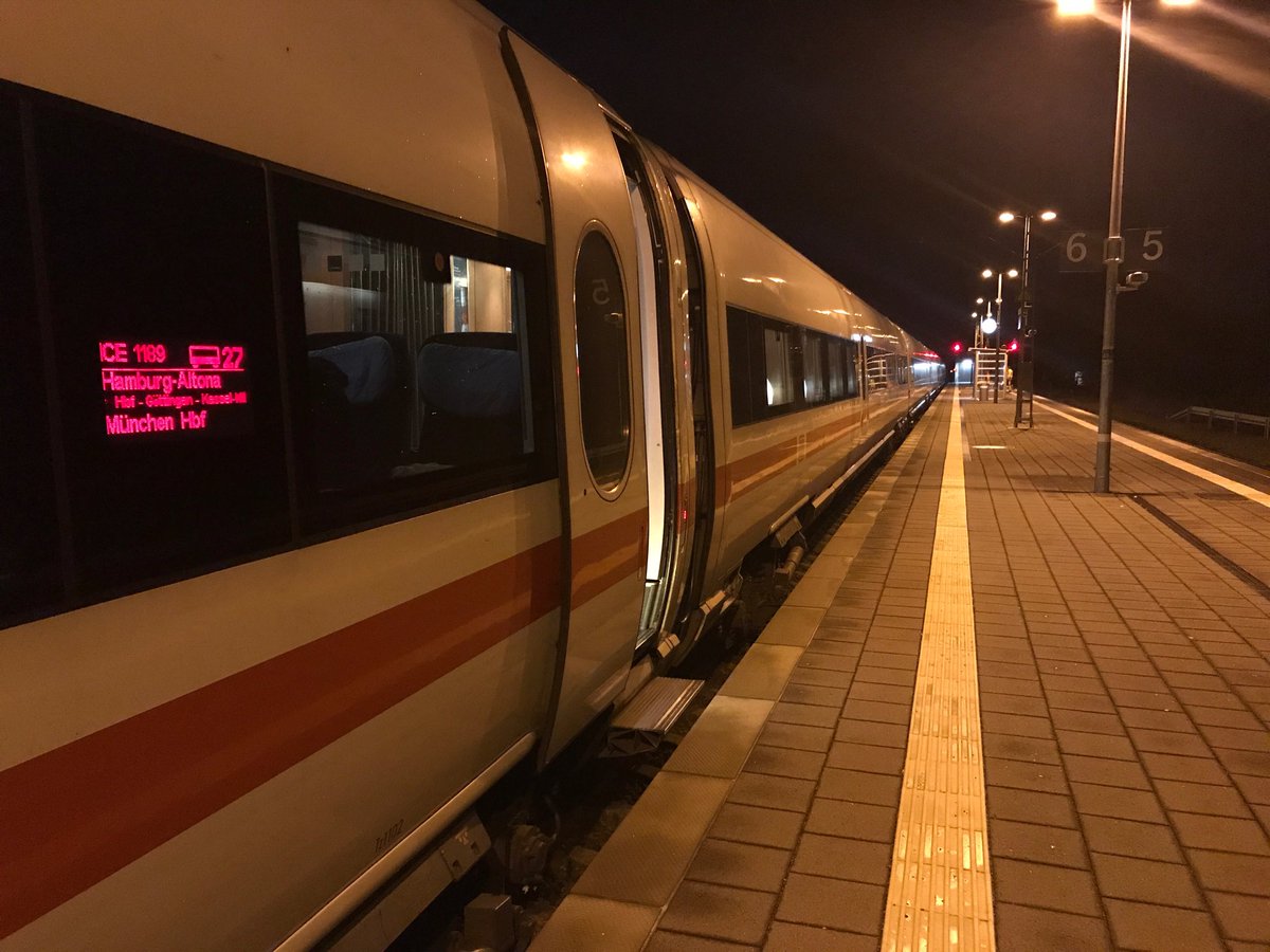 Unter was? Ja, richtig! Der Geisterzug von #Unterlüß, nachts um halb eins, Bier ist alle. Gute Nacht #Bahn <a href="/DB_Info/">Deutsche Bahn Verkehrsmeldungen</a>